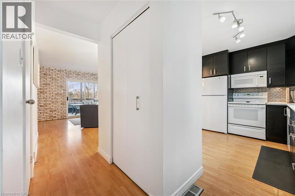 423 CADBURY Court Unit# A thumbnail 5