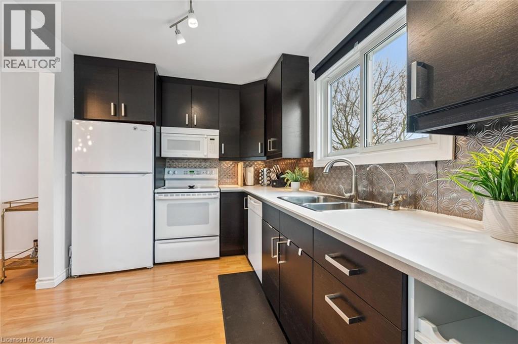 423 CADBURY Court Unit# A thumbnail 17