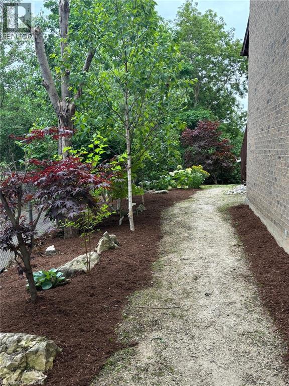 423 CADBURY Court Unit# A thumbnail 34