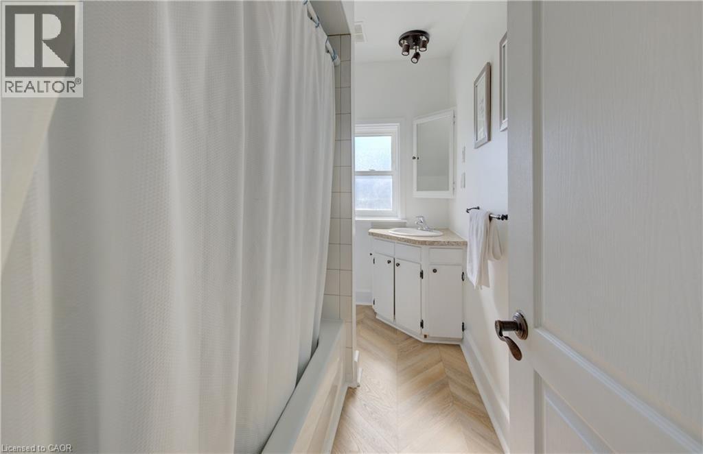 350 VICTORIA Street S thumbnail 12