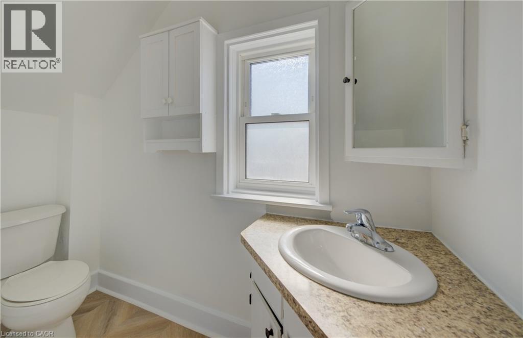 350 VICTORIA Street S thumbnail 13