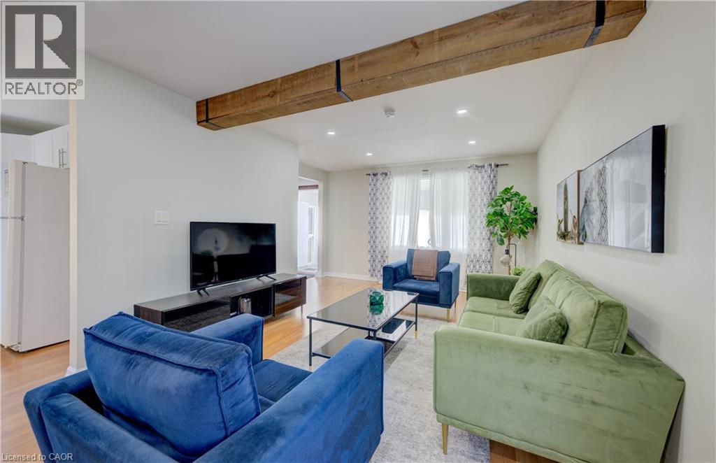 350 VICTORIA Street S thumbnail 2