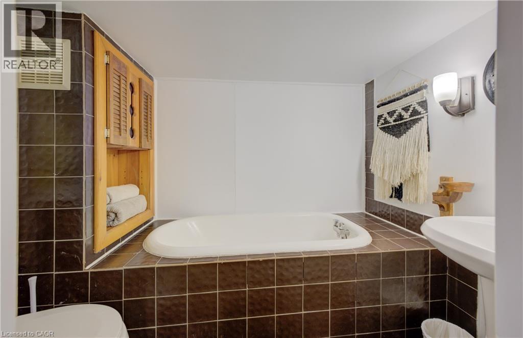 350 VICTORIA Street S thumbnail 16