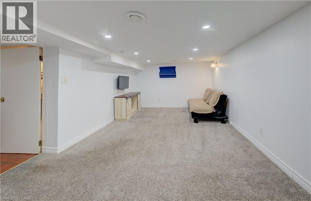 350 VICTORIA Street S thumbnail 17