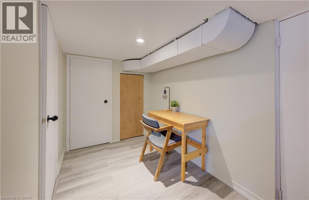 350 VICTORIA Street S thumbnail 15