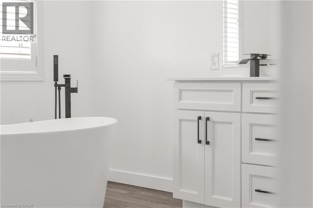 579 PARADISE Crescent thumbnail 28