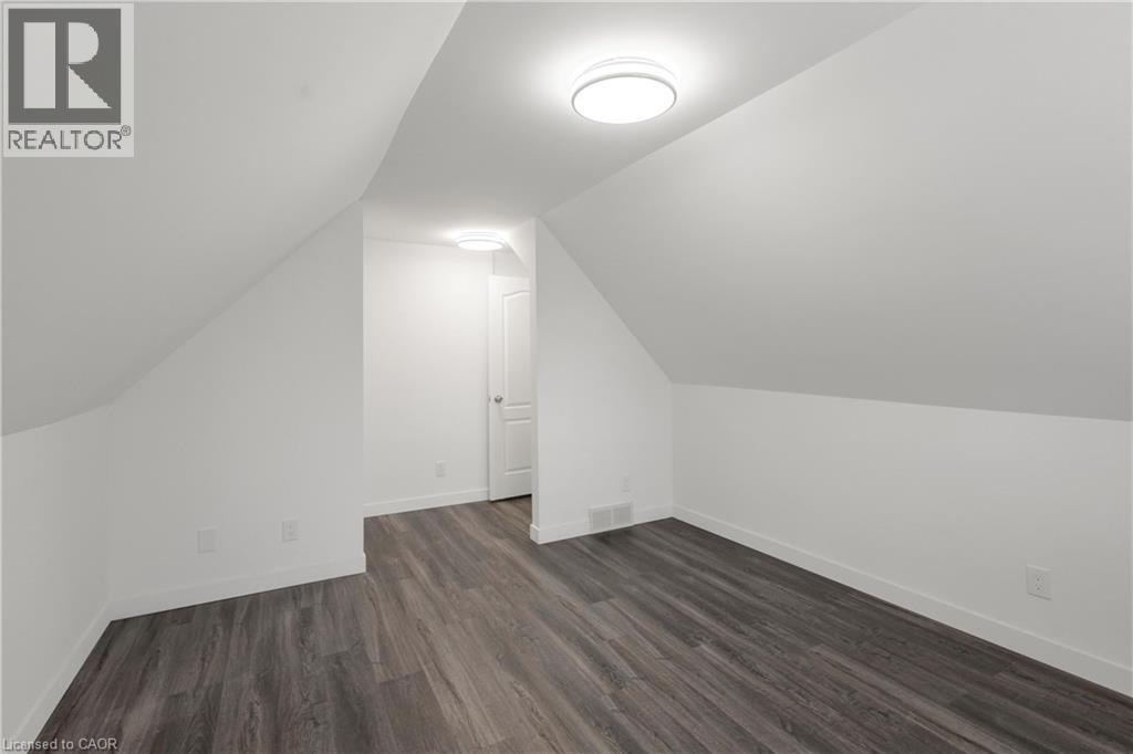 579 PARADISE Crescent thumbnail 32