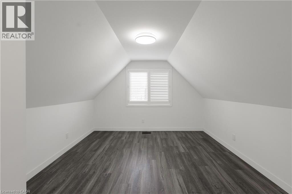 579 PARADISE Crescent thumbnail 33