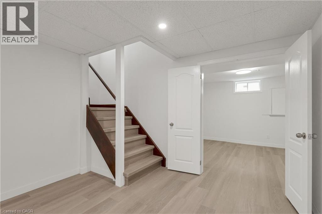 579 PARADISE Crescent thumbnail 36