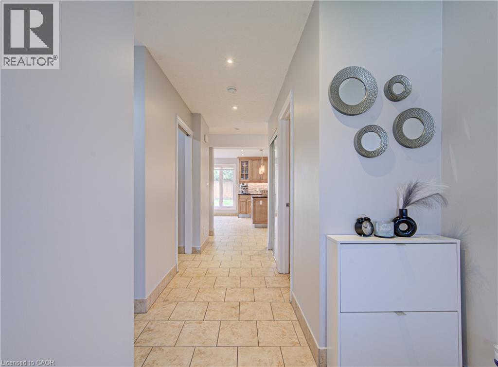 298 FERNDALE Place thumbnail 4