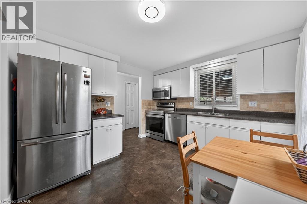 415 MORGAN Avenue Unit# 8 thumbnail 8