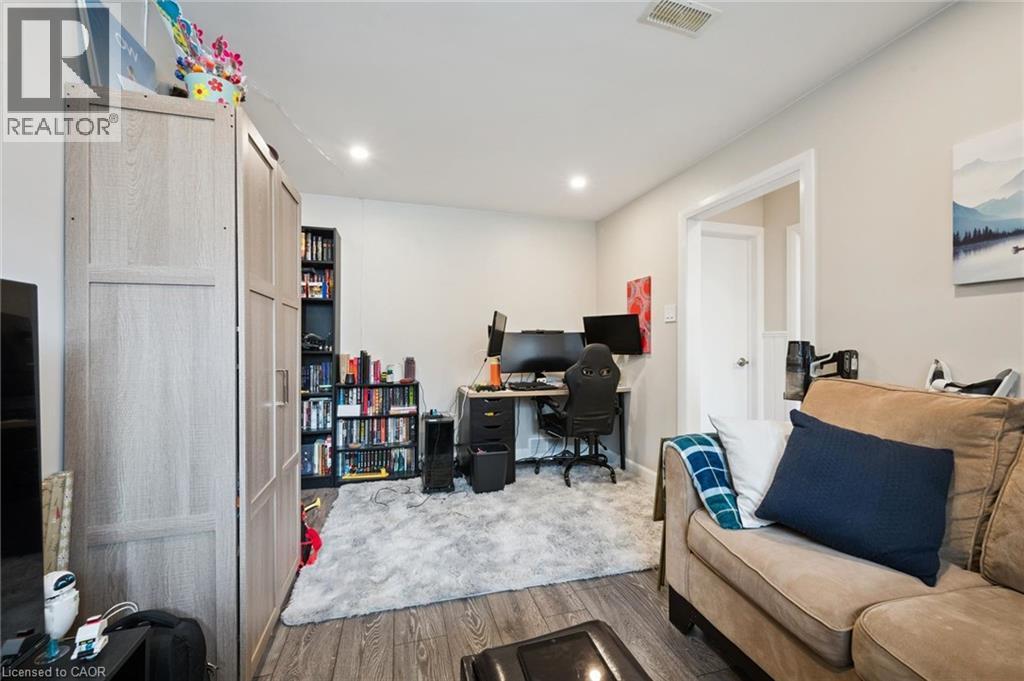 223 CONNAUGHT Street thumbnail 36