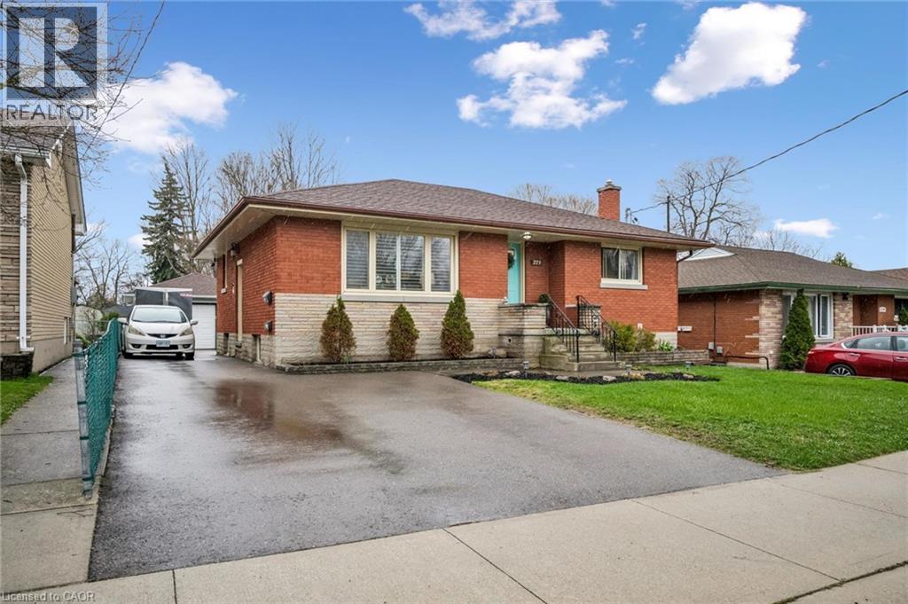 223 CONNAUGHT Street thumbnail 4