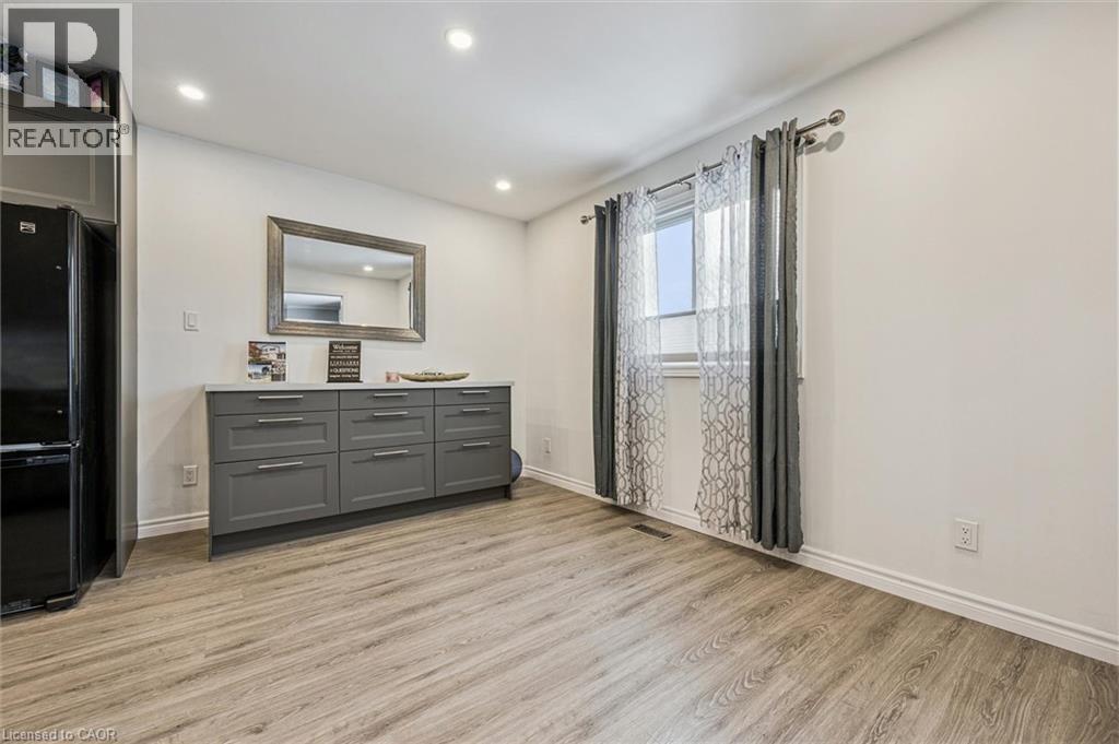 263 THE COUNTRY Way thumbnail 11