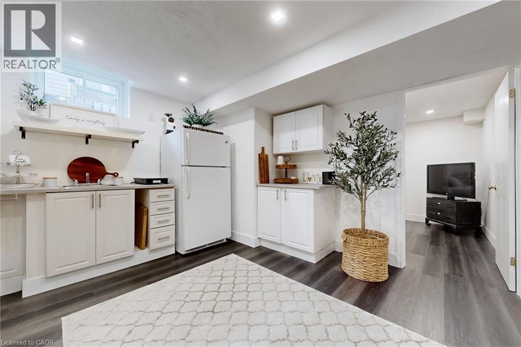 658 MORTIMER Drive thumbnail 29