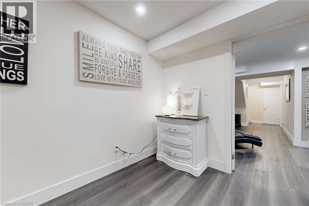 658 MORTIMER Drive thumbnail 34