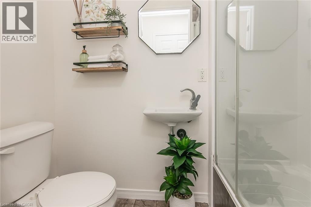 242 WESTMEADOW Drive Unit# B thumbnail 10