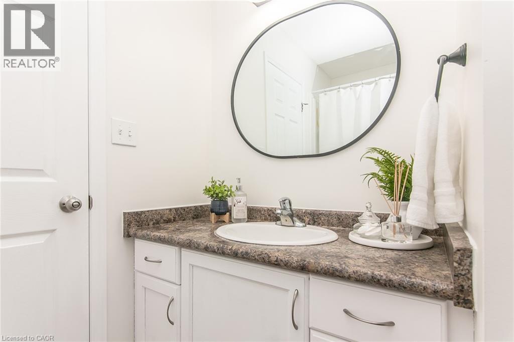 242 WESTMEADOW Drive Unit# B thumbnail 32