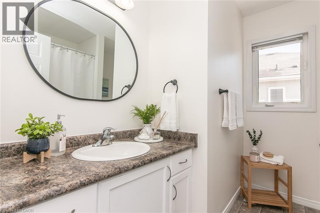 242 WESTMEADOW Drive Unit# B thumbnail 30