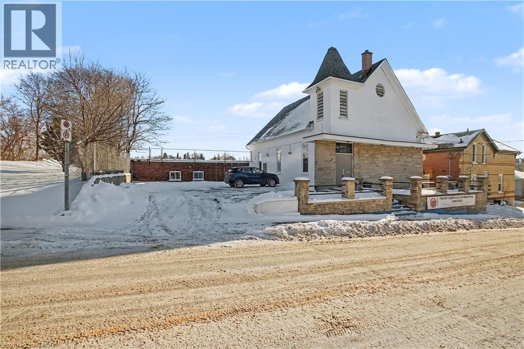 37 WELLINGTON Street thumbnail 4