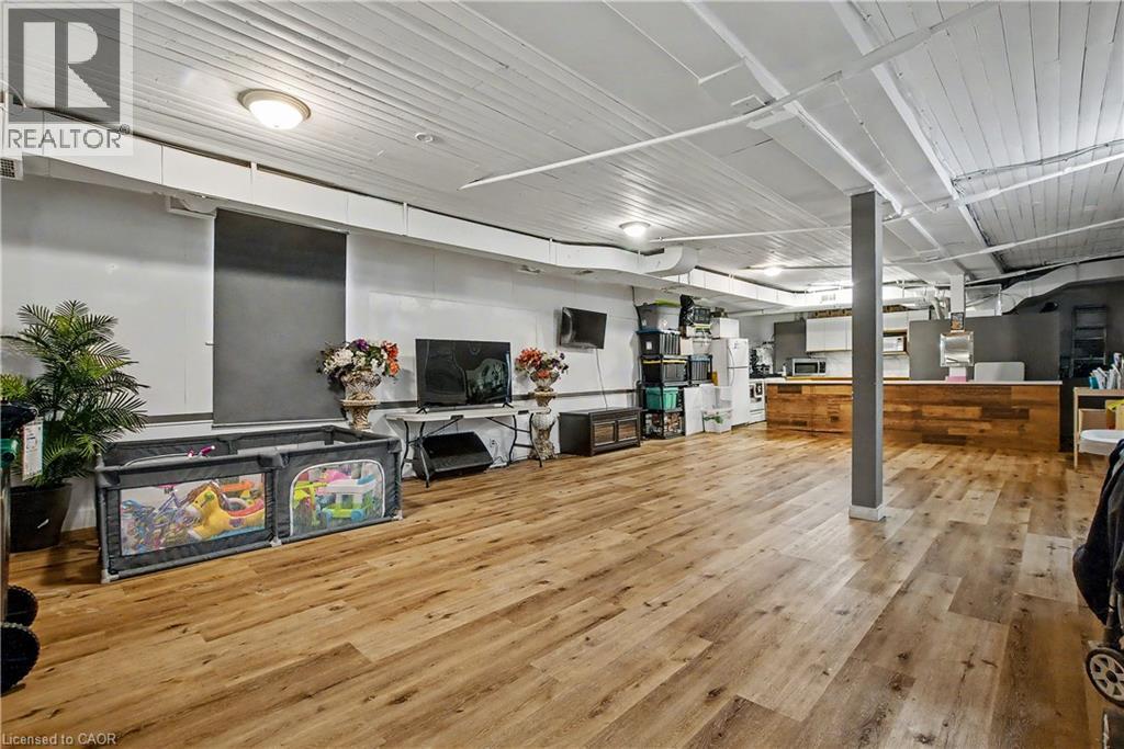 37 WELLINGTON Street thumbnail 16