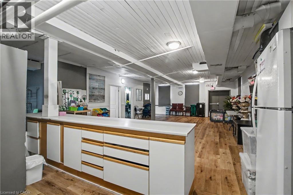 37 WELLINGTON Street thumbnail 20