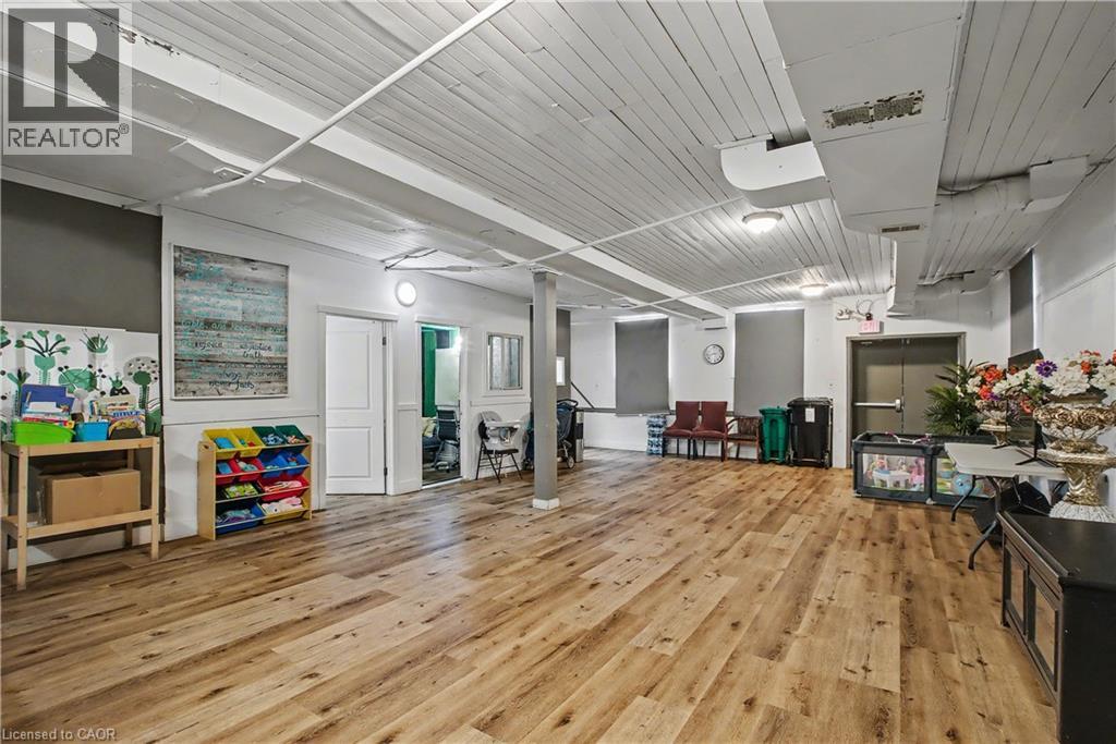 37 WELLINGTON Street thumbnail 17