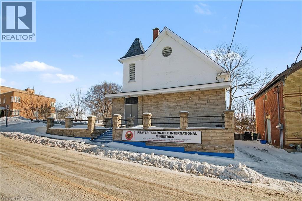 37 WELLINGTON Street thumbnail 3