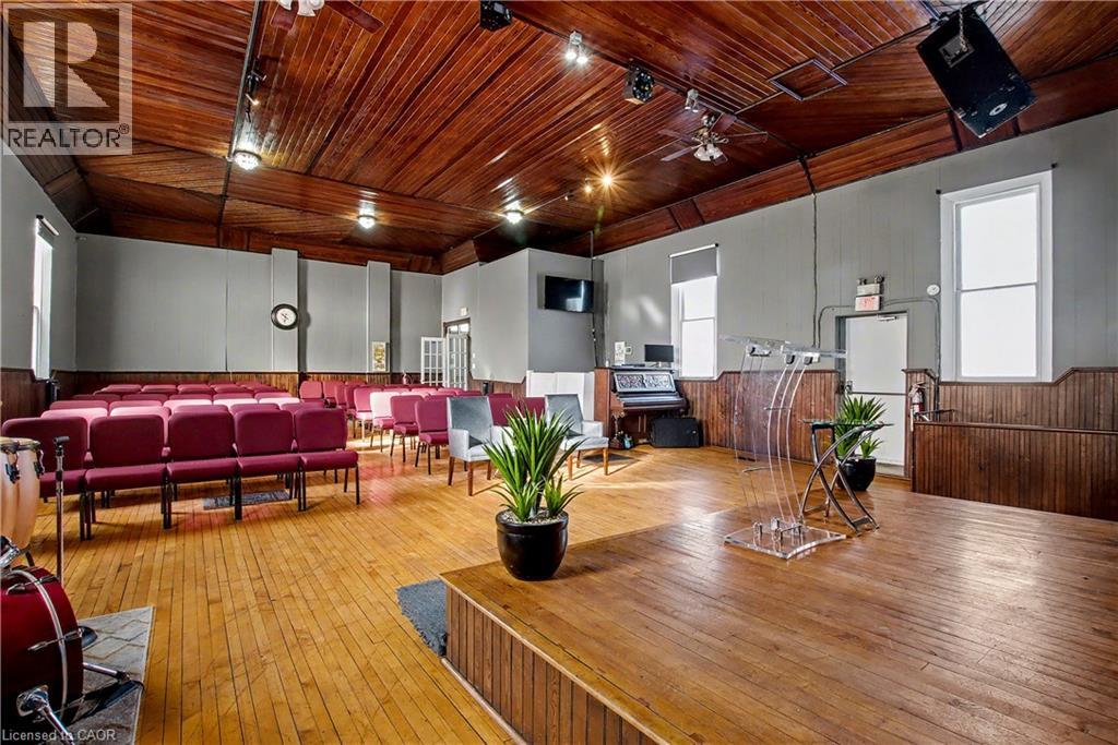 37 WELLINGTON Street thumbnail 2