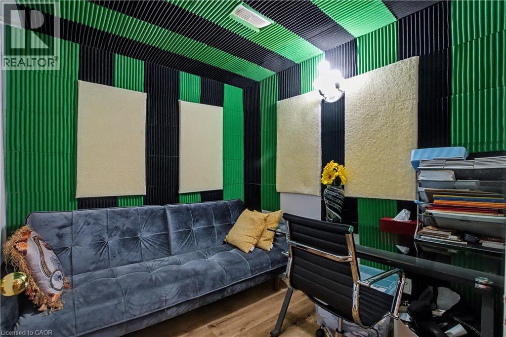 37 WELLINGTON Street thumbnail 24