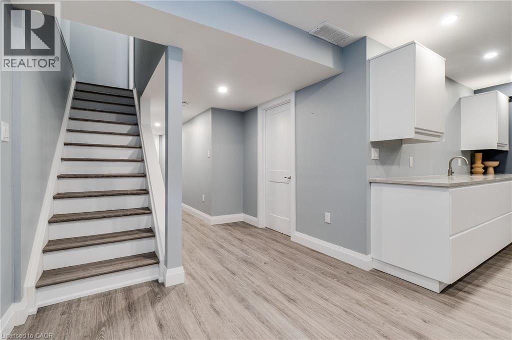 126 FOREST CREEK Drive thumbnail 38