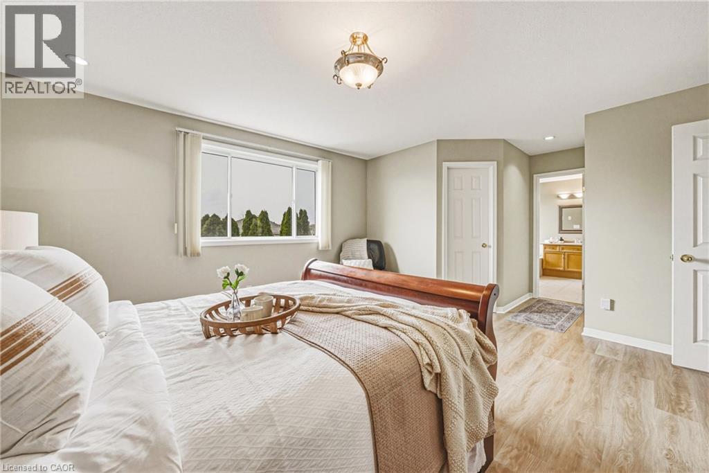 228 HOLBEACH Crescent thumbnail 21