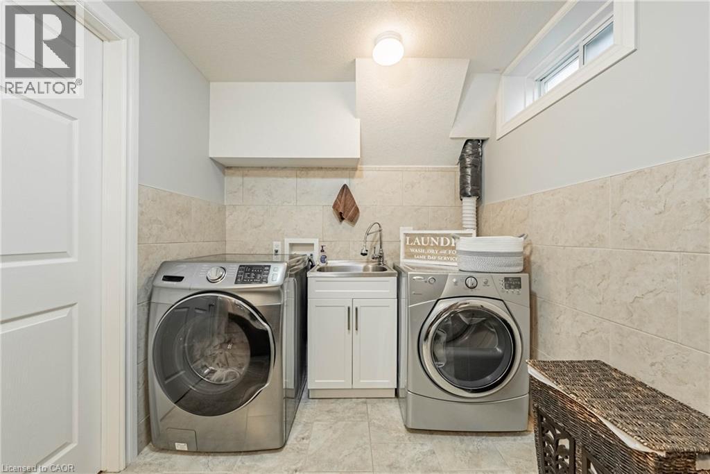 228 HOLBEACH Crescent thumbnail 32