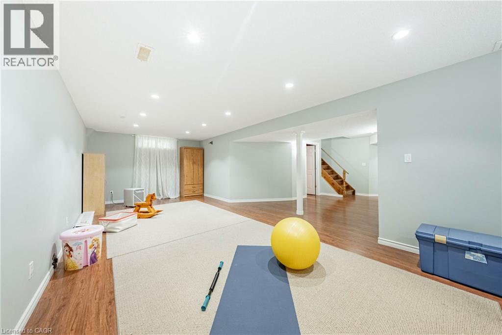 228 HOLBEACH Crescent thumbnail 30