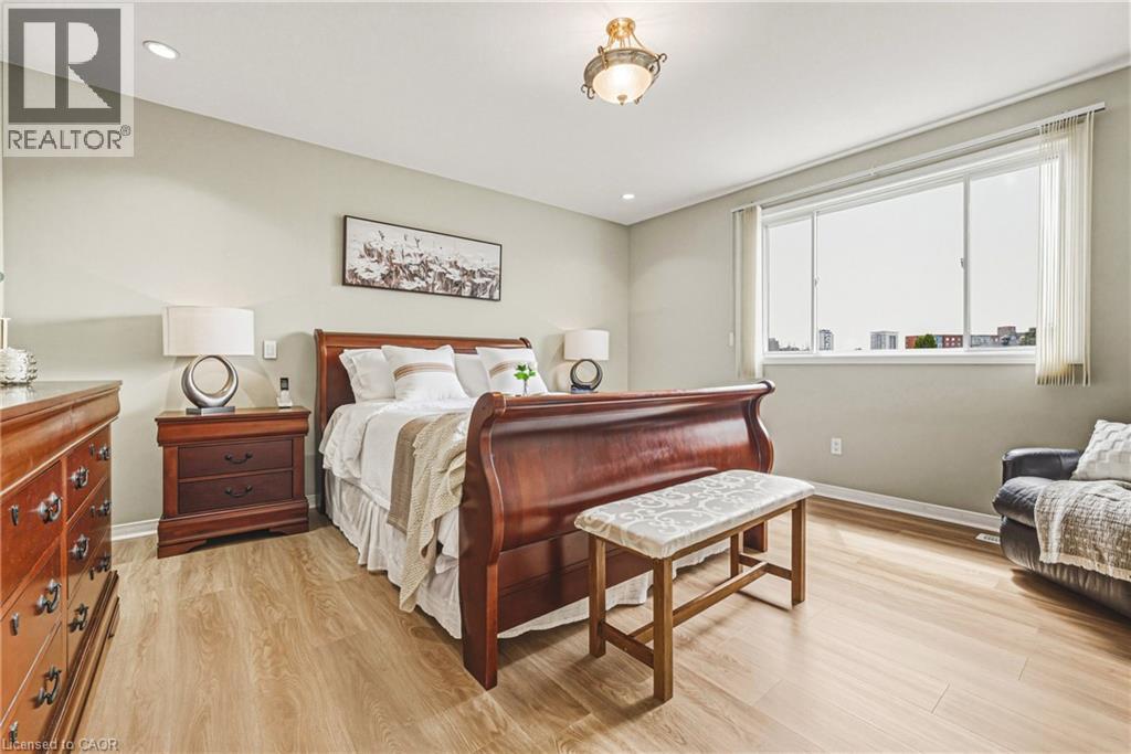 228 HOLBEACH Crescent thumbnail 20