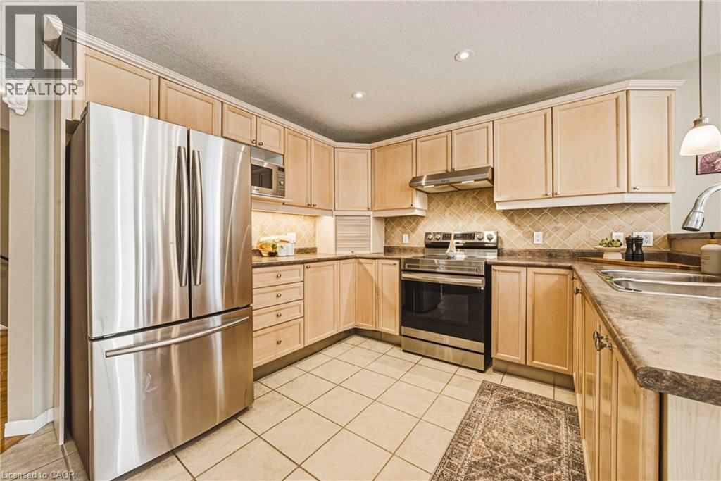 228 HOLBEACH Crescent thumbnail 11