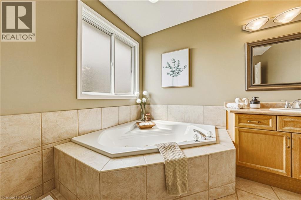 228 HOLBEACH Crescent thumbnail 23