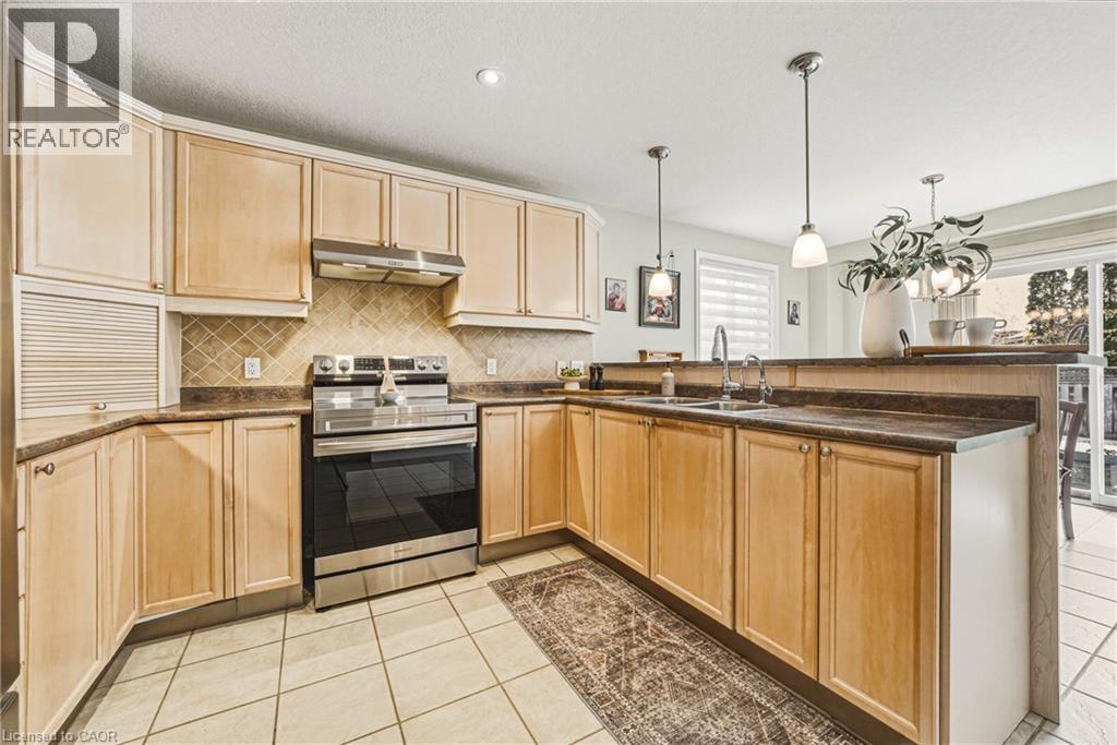 228 HOLBEACH Crescent thumbnail 12