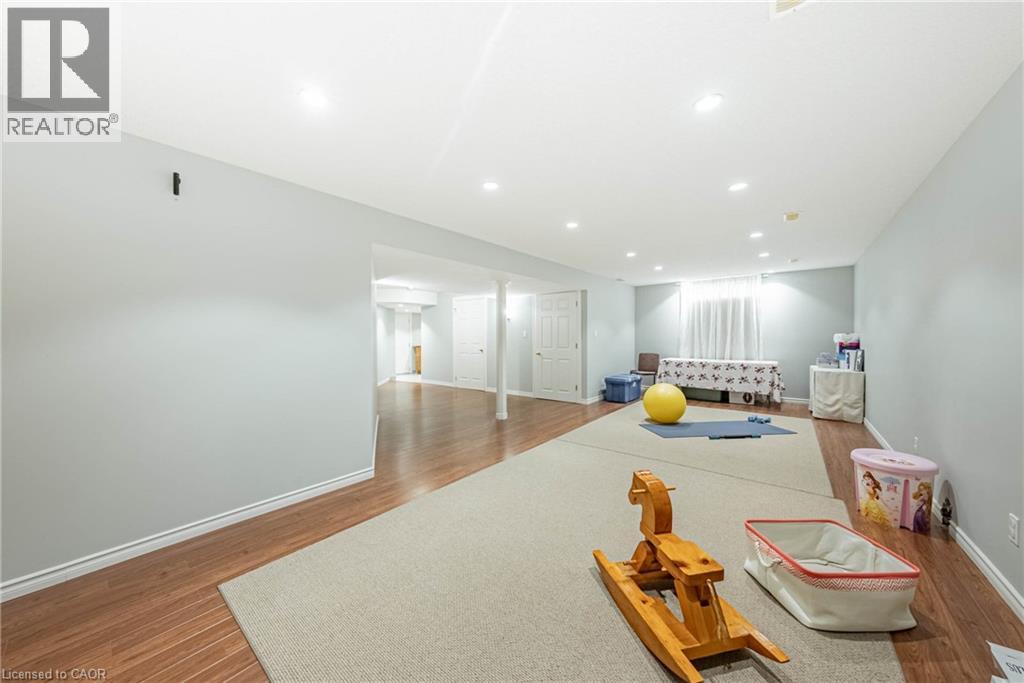 228 HOLBEACH Crescent thumbnail 31