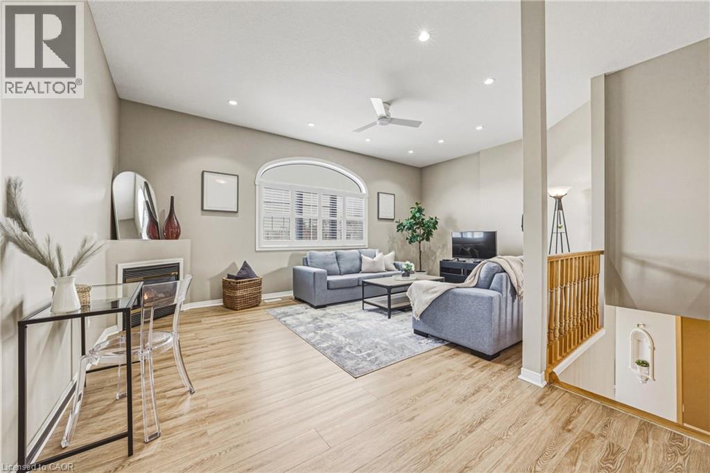 228 HOLBEACH Crescent thumbnail 15