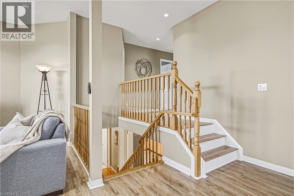 228 HOLBEACH Crescent thumbnail 18