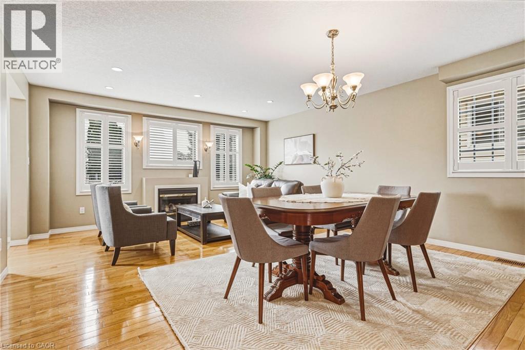 228 HOLBEACH Crescent thumbnail 3