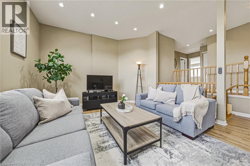 228 HOLBEACH Crescent thumbnail 17