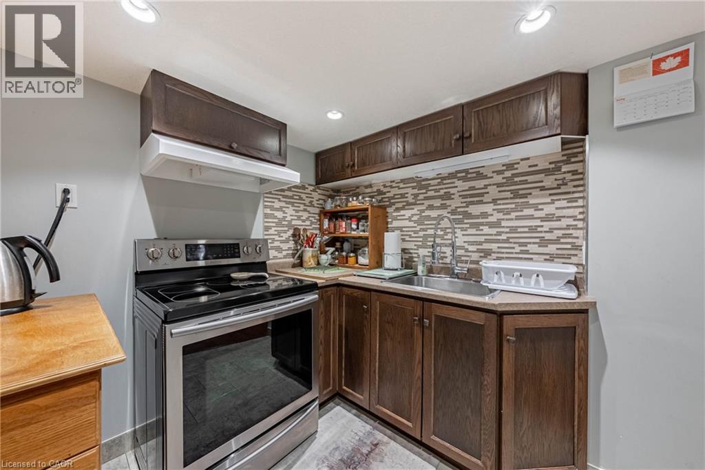 228 HOLBEACH Crescent thumbnail 34