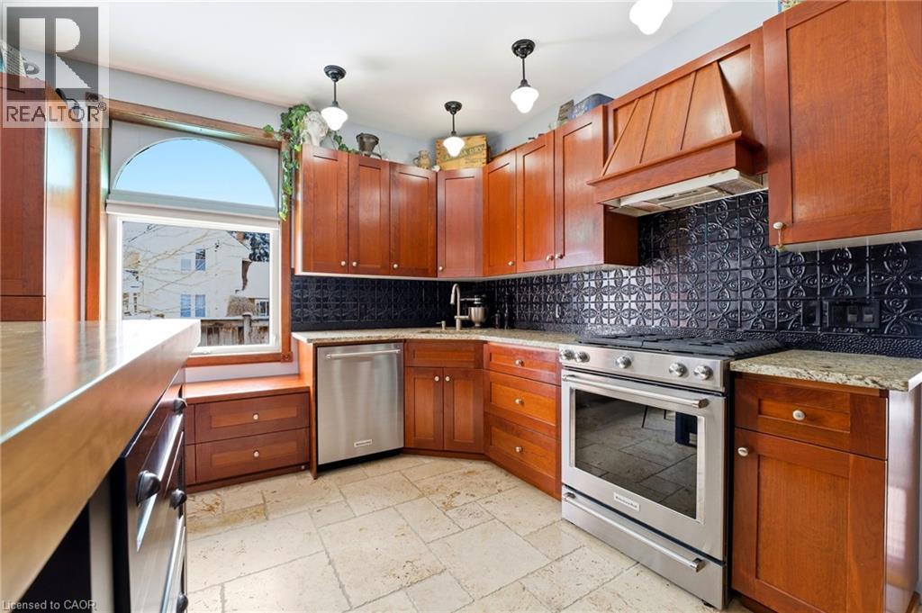 19 RIVERSIDE Drive W thumbnail 16