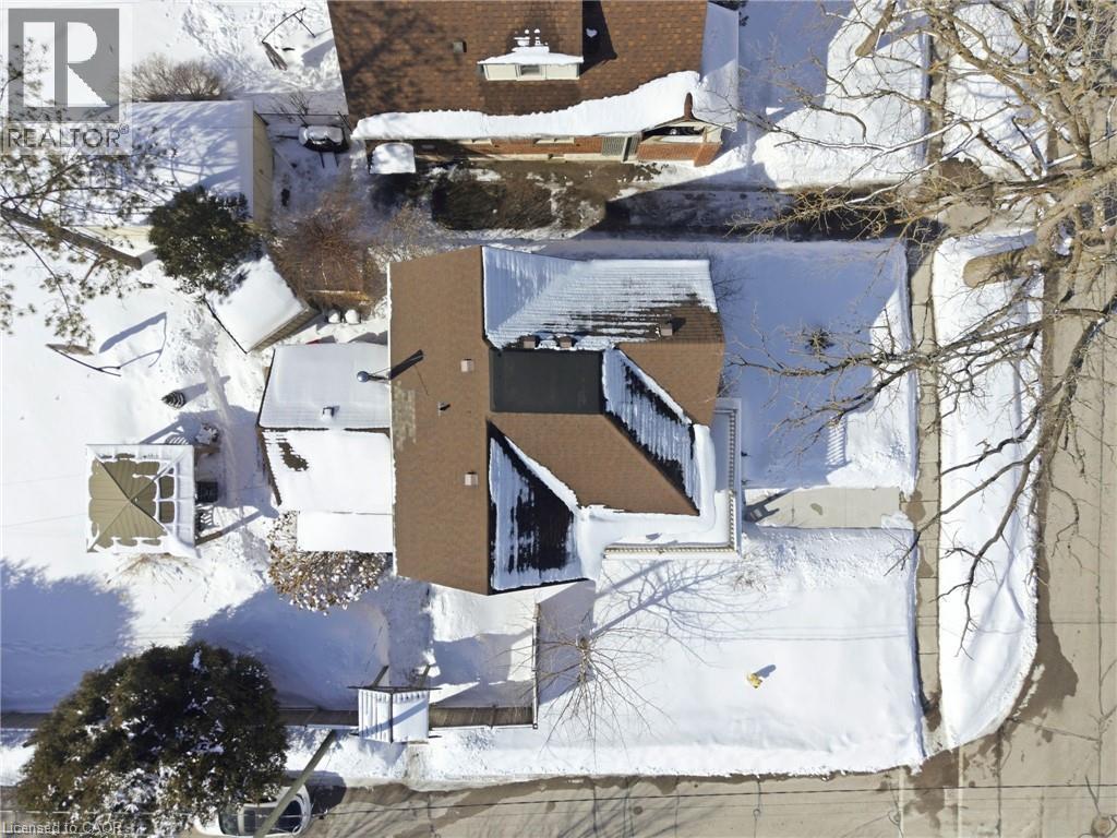 19 RIVERSIDE Drive W thumbnail 35