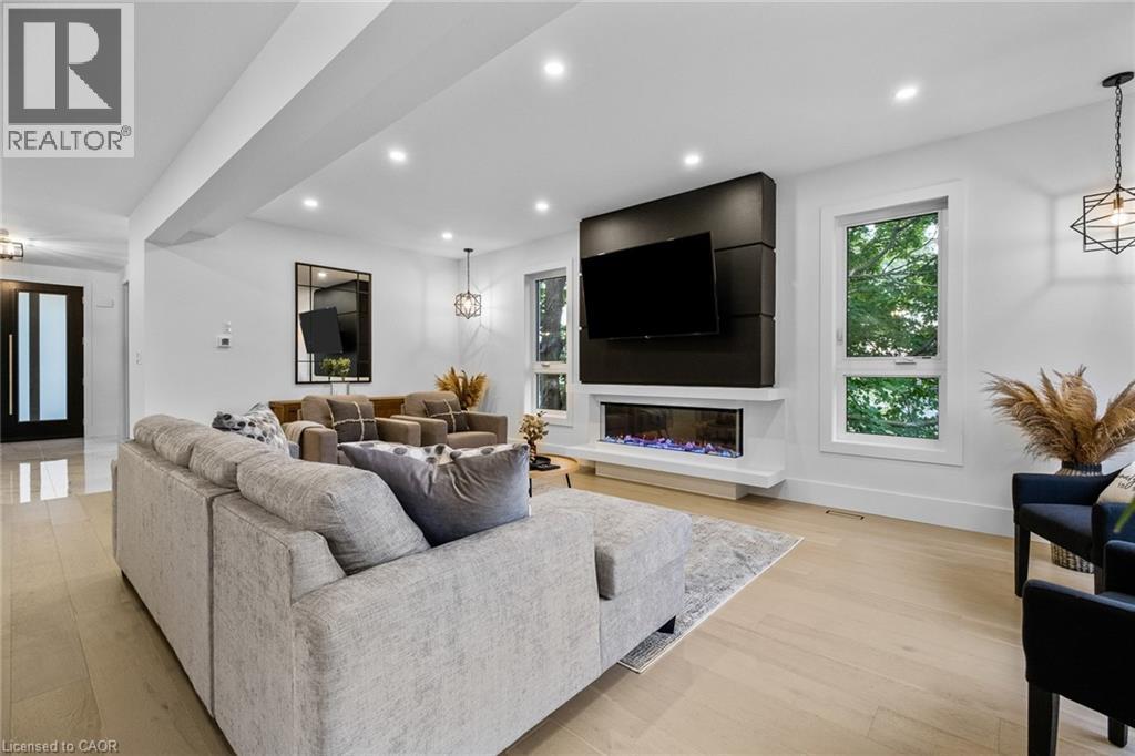 1207 QUEEN Street N thumbnail 10