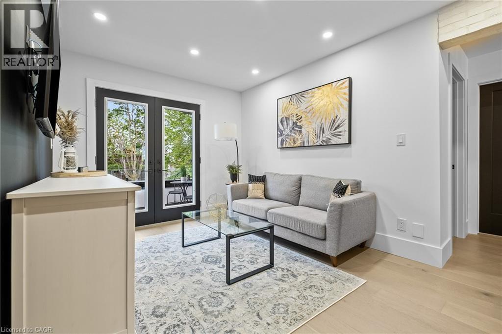 1207 QUEEN Street N thumbnail 22