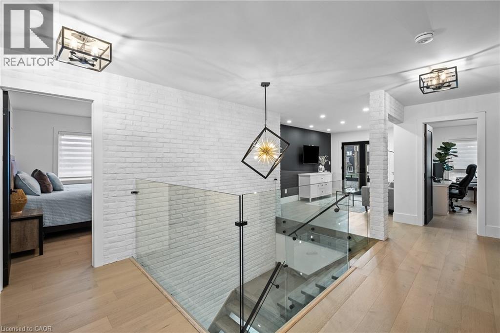 1207 QUEEN Street N thumbnail 25