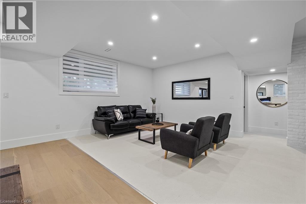 1207 QUEEN Street N thumbnail 35